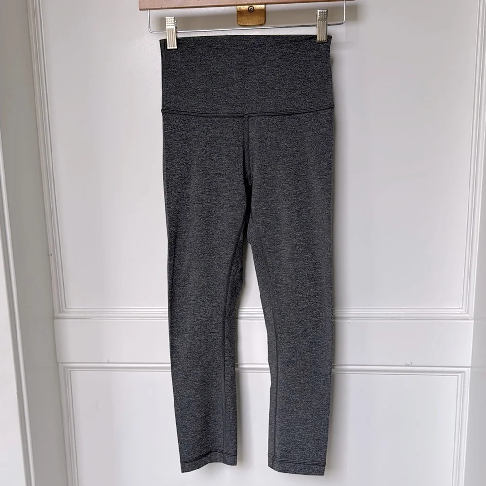 Lululemon High Rise Wunder Under Leggings Capri Cropped Size 4 Grey color